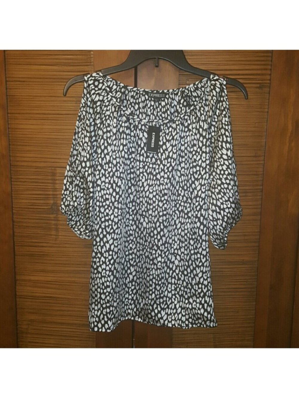 Express Cute open shoulder top
